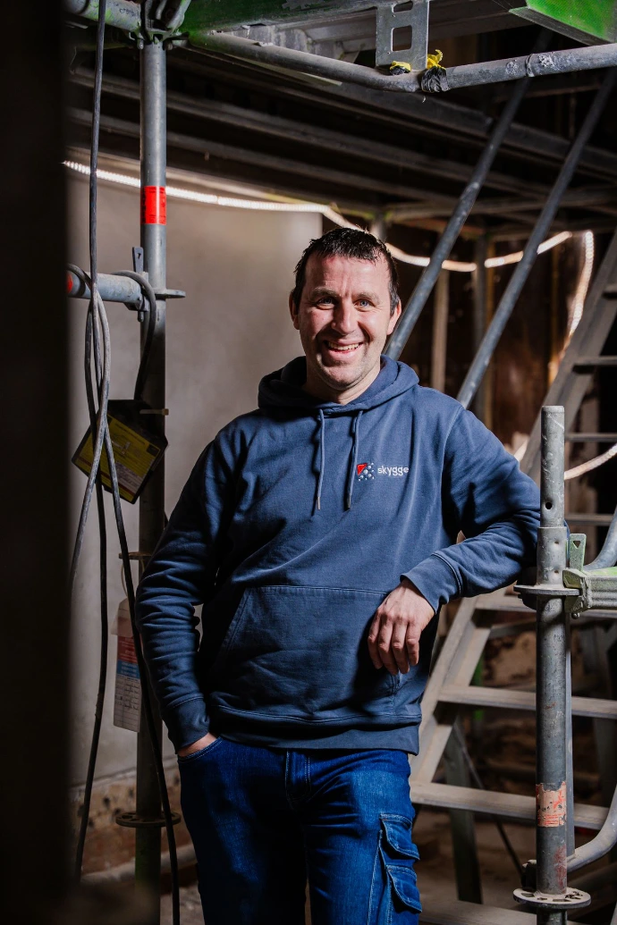 Team van Skygge aan het werk op een professionele werf